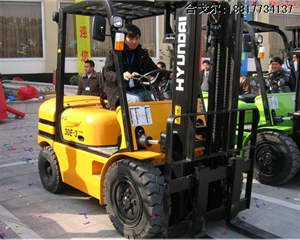 現(xiàn)代30E-3新款叉車(chē)