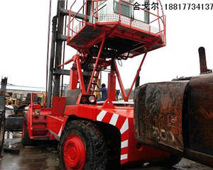 42噸叉車實(shí)拍