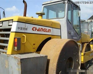 鐵三輪常林光輪壓路機(jī)